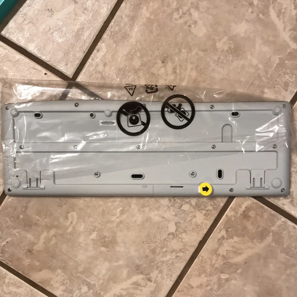 🥳Host Pick🥳NWOT Logitech Full-size Wireless Keyboard